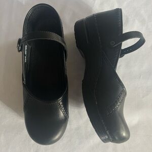 Dansko Black Leather Mary Jane Clogs sz 39